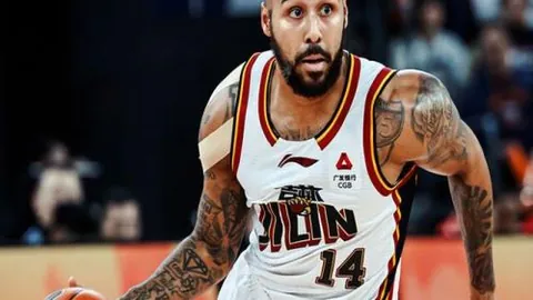 面对巴萨，勒诺尔芒呼吁：坚定信念，渴望胜利